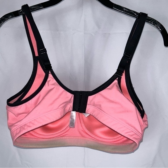 Victoria’s Secret Sports Bra Double Layer Padded Lightly Molded Medium Support - Picture 10 of 13
